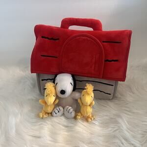 Lambs & Ivy Classic Snoopy Interactive Plush Doghouse with Woodstock Toys